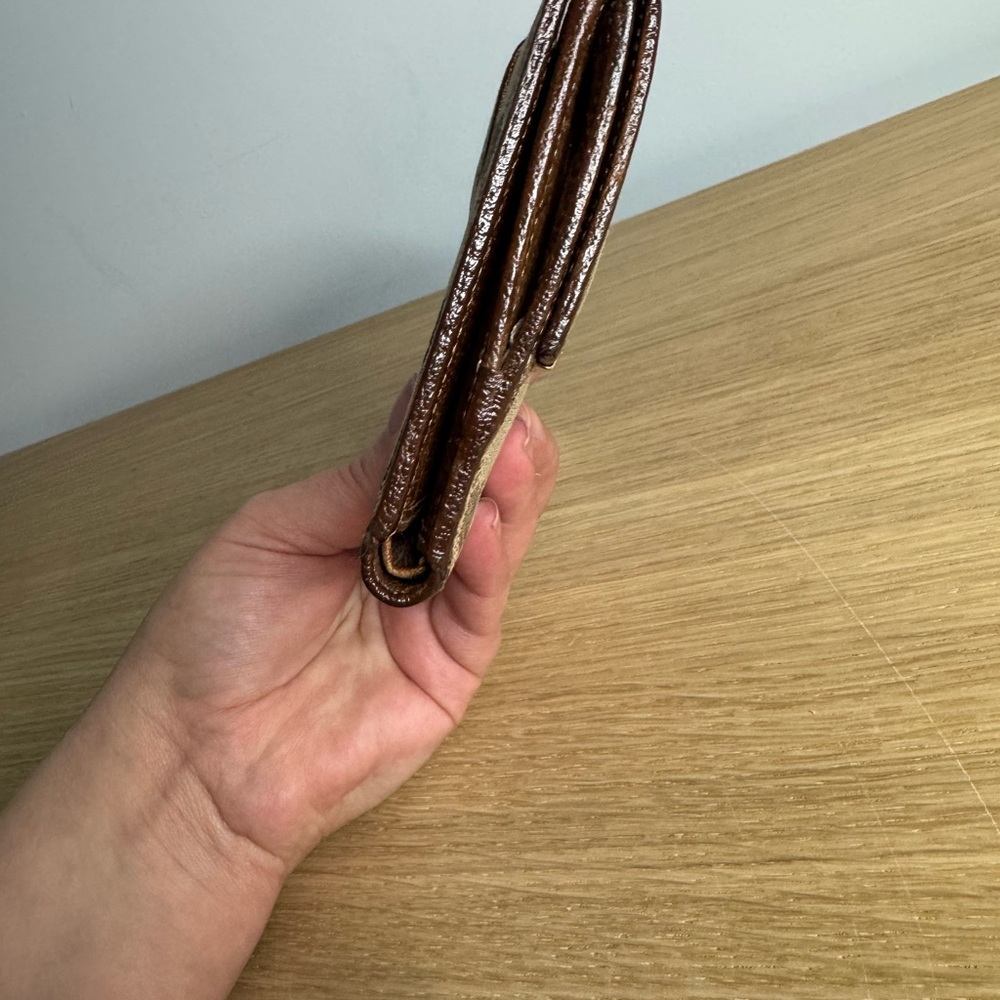 Authentic Gucci Brown monogram bifold wallet - Picture 5 of 16